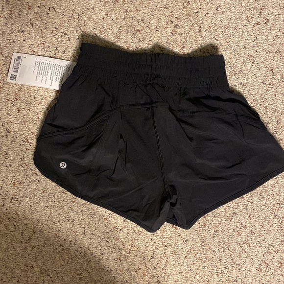 Lululemon Tracker LR short 4” lined - Picture 4 of 8